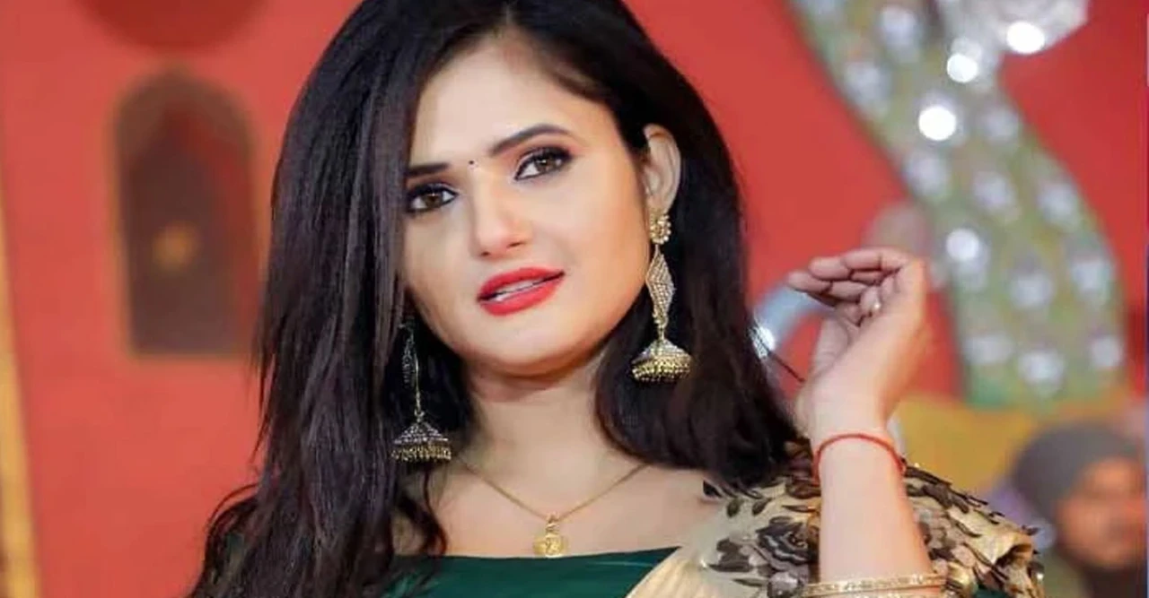 ‘অকারণে শরীর ছোঁয়া হয়েছে’, অঞ্জলি রাঘব বললেন, ভোজপুরি ইন্ডাস্ট্রি ছাড়ছেন—মঞ্চেই ঘটে বিতর্কিত ঘটনা