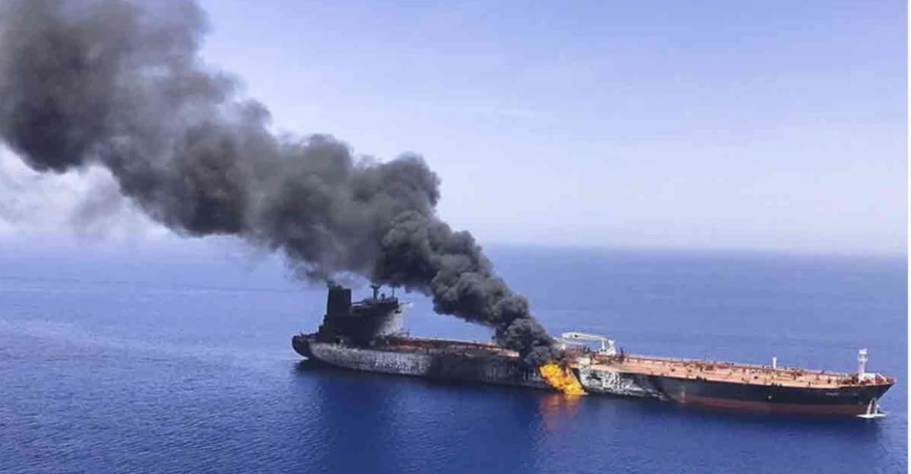 ভয়াবহ হামলা! ওমান উপকূলে তেলবাহী জাহাজে ড্রোন হামলা, নিহত ১