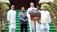 ভারতে নতুন বিল: যদি ৩০ দিন জেলে থাকেন, প্রধানমন্ত্রী-মুখ্যমন্ত্রীরও পদ যাবে! বিরোধী শিবিরে তীব্র ক্ষোভ, সংসদে উত্তাল বিতর্কের ইঙ্গিত