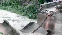 বিহারে আরও তিনটি সেতু ভেঙেছে