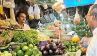 ভারতে সবজি অগ্নিমূল্য! নিরামিষ খাবার জোটাতেই হিমসিম খাচ্ছে মধ্যবিত্ত