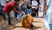 ভারতের হরিয়ানায় গরুর মাংস থাকার অভিযোগে যুবককে পিটিয়ে খুন