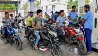 জ্বালানির দামবৃদ্ধির জেরে ভাড়া বাড়ানোর দাবি, সপ্তাহের প্রথম দিনেই রাজধানীতে পরিবহণ ধর্মঘট