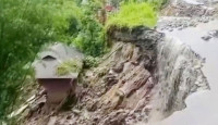 ইন্দোনেশিয়ায় অবৈধ স্বর্ণখনিতে ভূমিধসে নিহত ১১