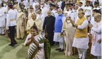 ‘জোহর, নমস্কার!’ দেশবাসীকে অভিবাদন জানাতে জনজাতি শব্দের ব্যবহার রাষ্ট্রপতির